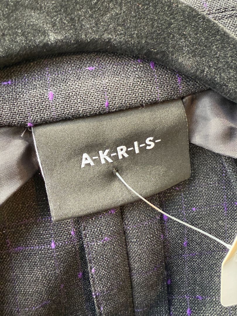 Akris Punto Grey Wool Suit with Purple Fleck Detailing – Size US 10