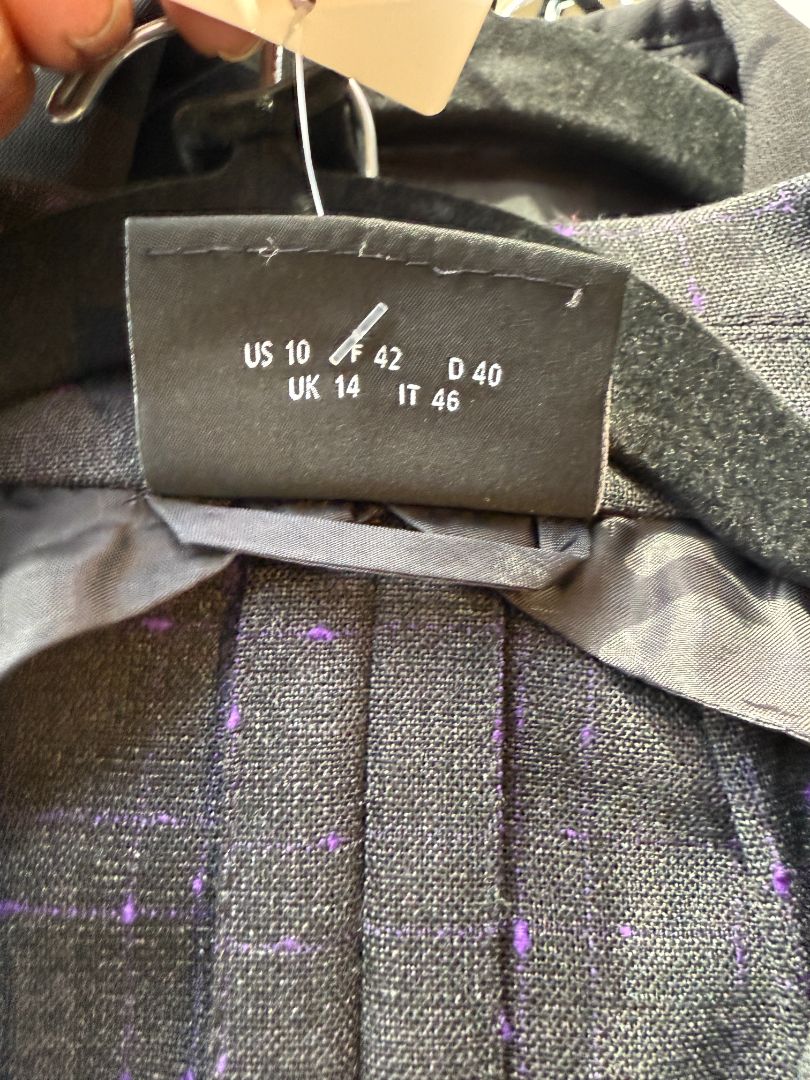 Akris Punto Grey Wool Suit with Purple Fleck Detailing – Size US 10