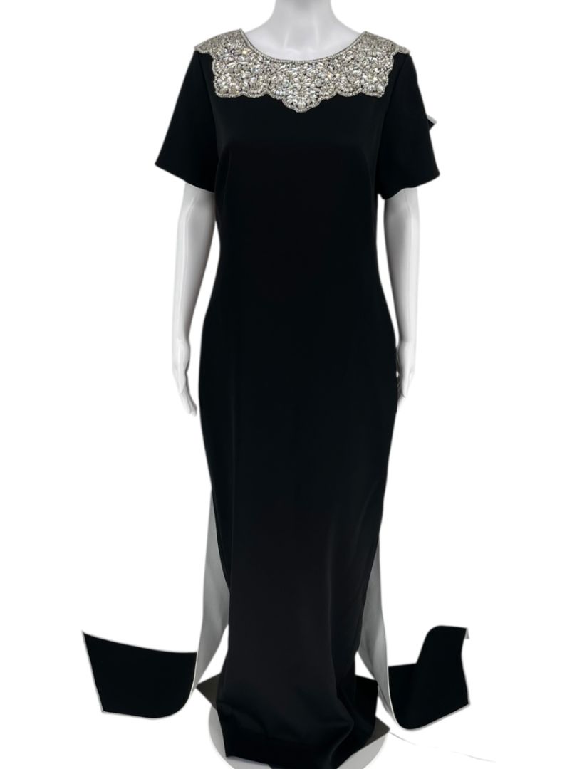 Pamella Roland Black jeweled Gown with Dramatic Back Panel – Large