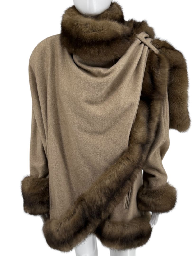 J. Mendel Camel Wool Cape with Fox Fur Trim – One Size