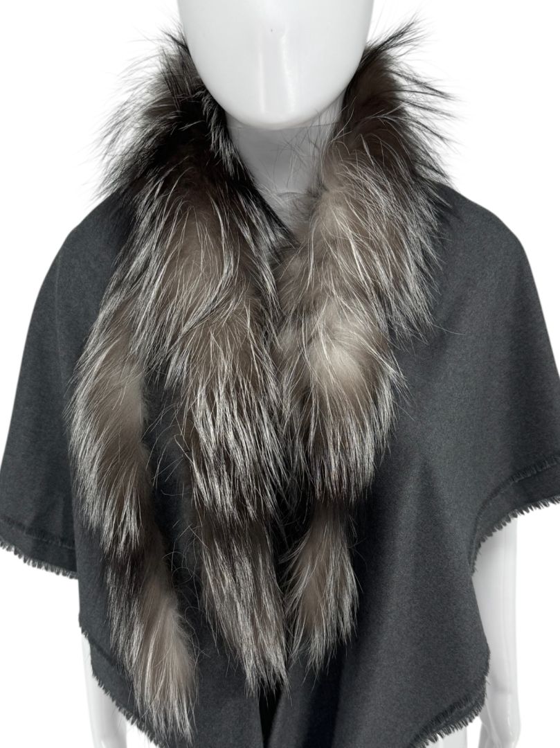 Agnona Grey Wool Shawl with Silver Fox Fur Collar – One Size