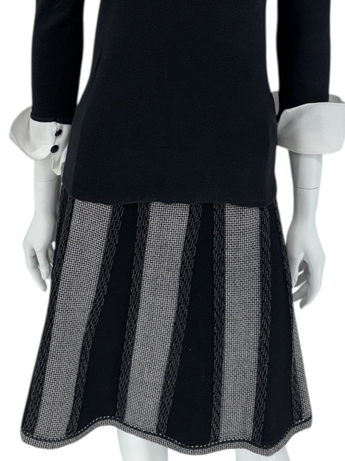 Chanel Black & White Textured Knit Skirt – 05A Collection – Size 46