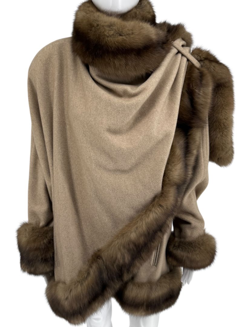 J. Mendel Camel Wool Cape with Fox Fur Trim – One Size