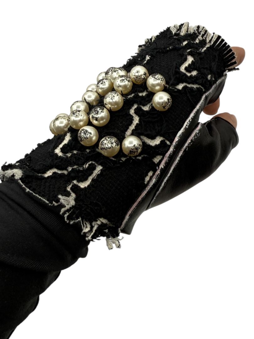 Chanel Pearl-Embellished Tweed & Leather Cutoff Gloves – Size 7.5