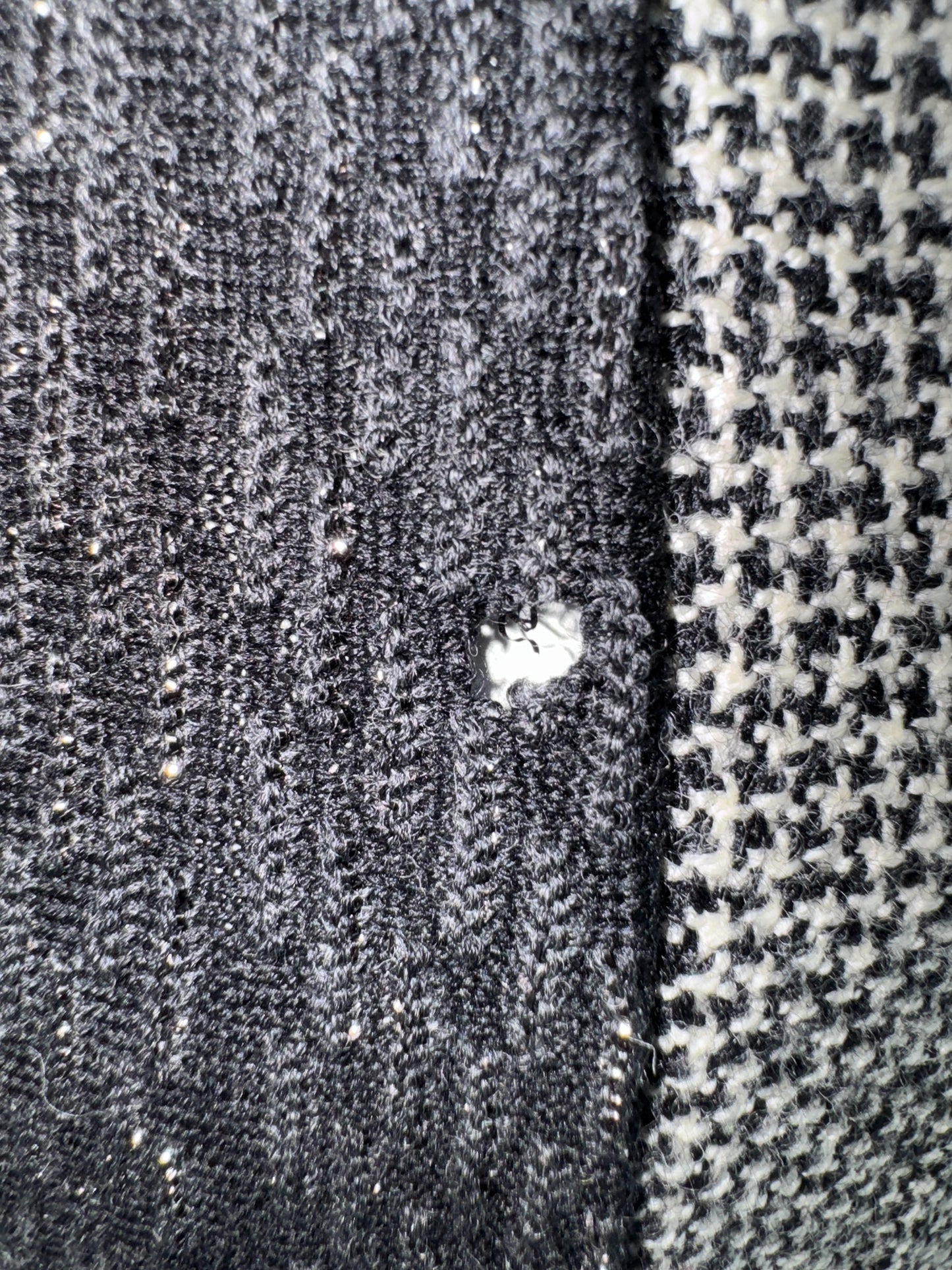 Chanel Black & White Textured Knit Skirt – 05A Collection – Size 46