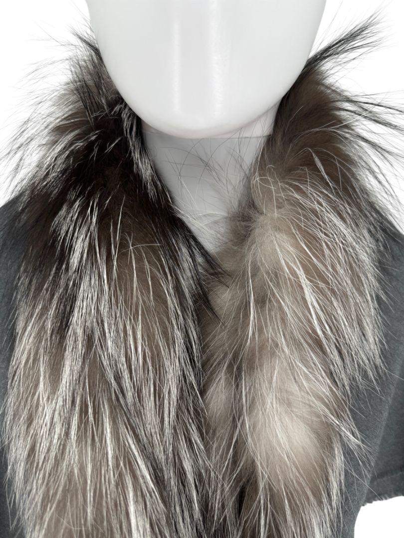Agnona Grey Wool Shawl with Silver Fox Fur Collar – One Size
