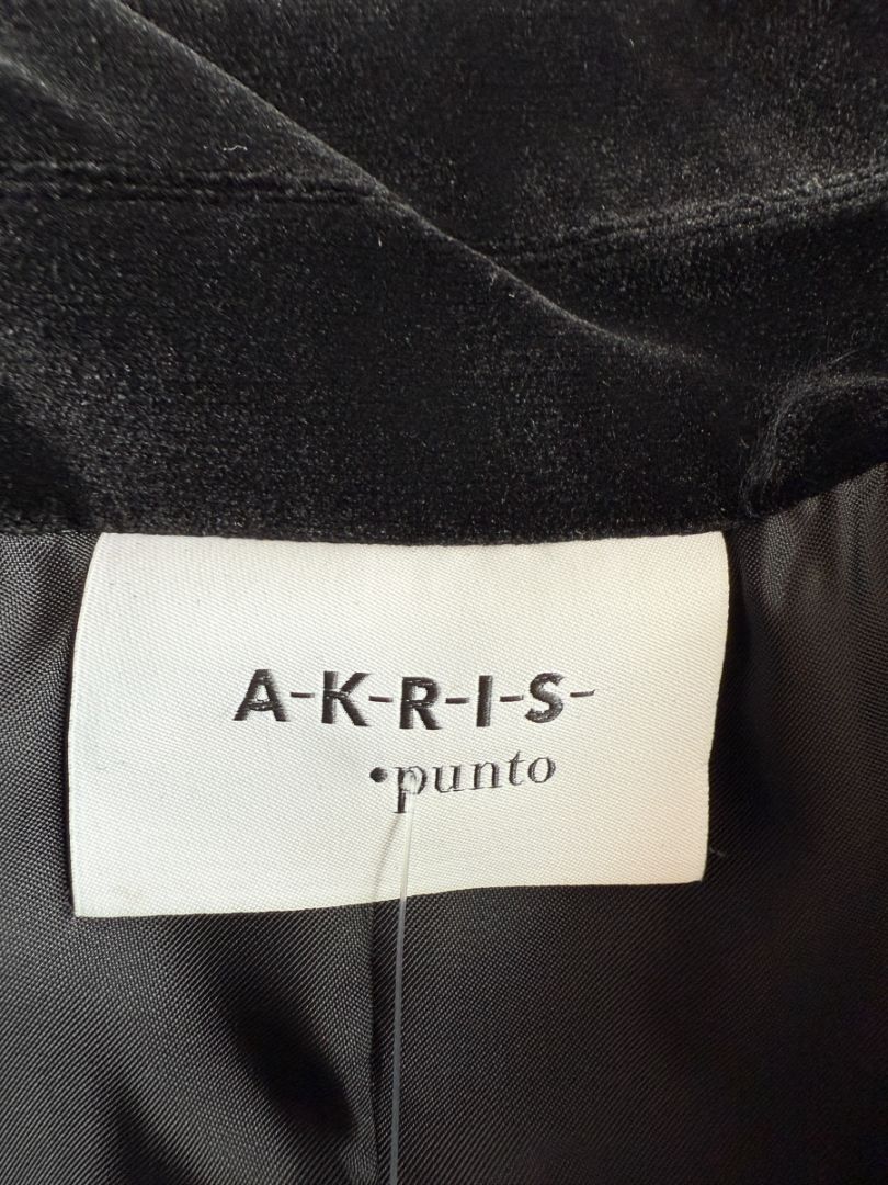 Akris Punto Black Velvet Single-Breasted Blazer – Size 10