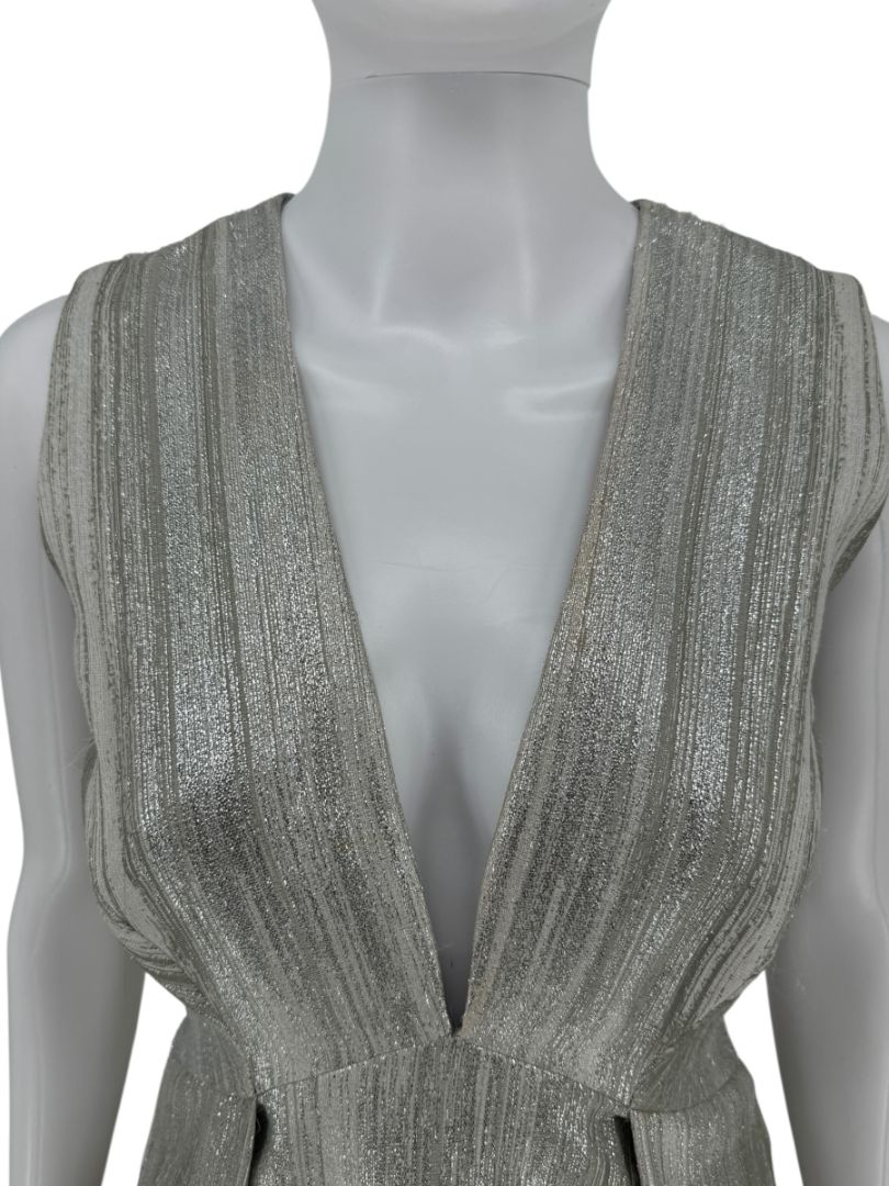 Pamella Roland Silver Metallic Sleeveless Gown with Plunging Neckline – Size 6