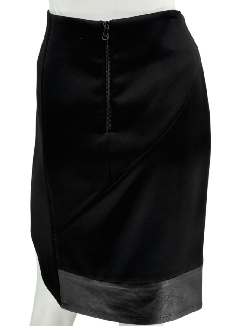 Pamella Roland Black Skirt with Leather Trim - Large