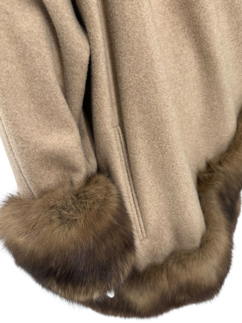J. Mendel Camel Wool Cape with Fox Fur Trim – One Size