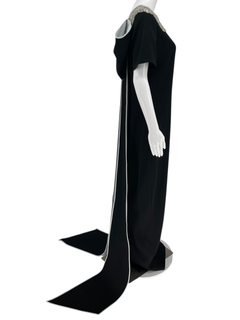 Pamella Roland Black jeweled Gown with Dramatic Back Panel – Large