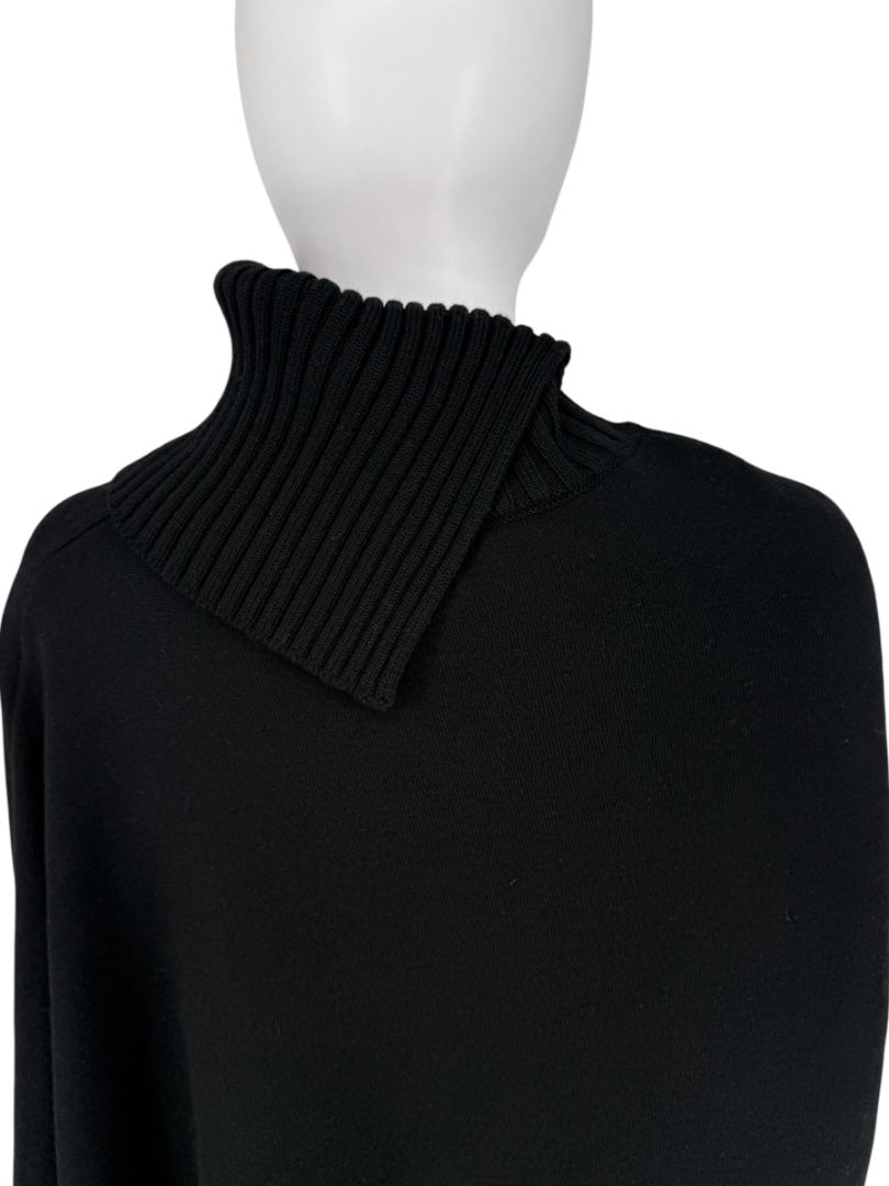 Marni Black Ribbed Turtleneck Caplet with Red Interior – Size IT 42