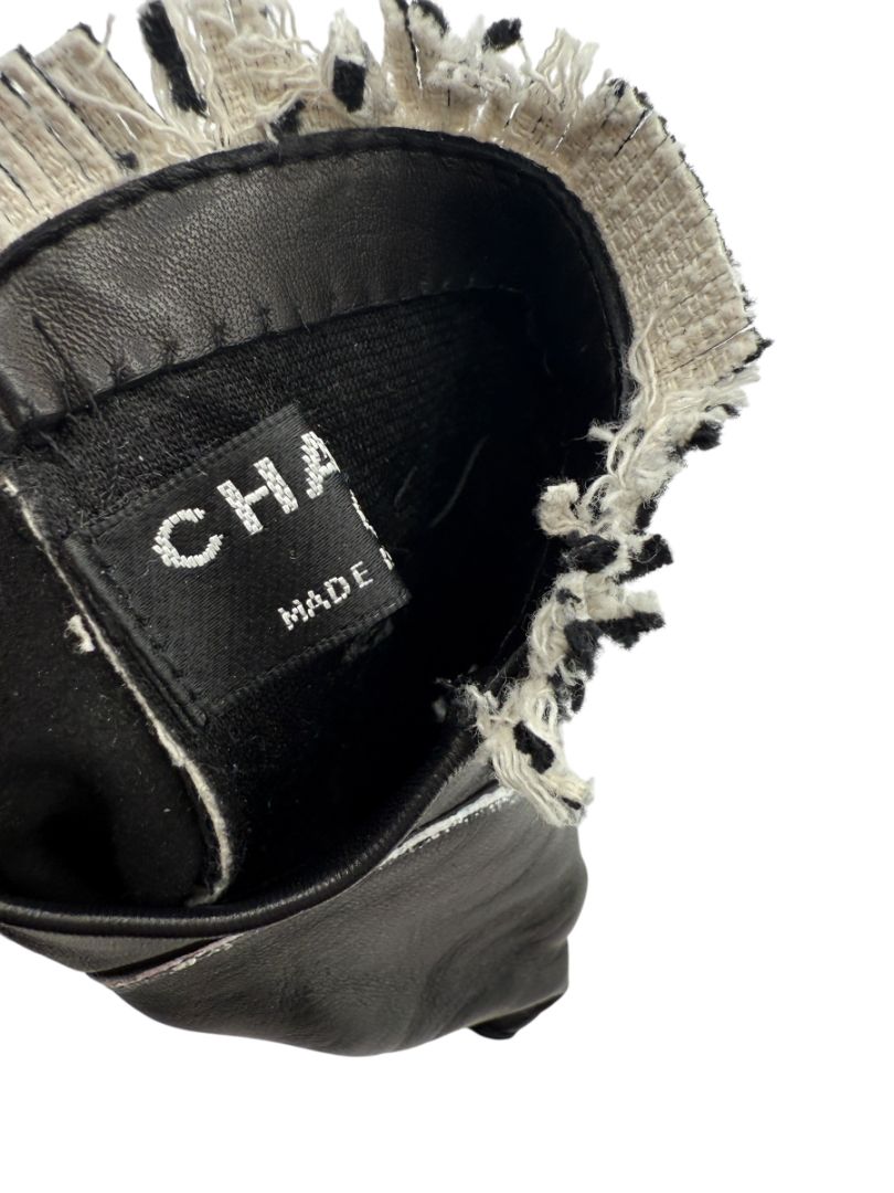 Chanel Pearl-Embellished Tweed & Leather Cutoff Gloves – Size 7.5