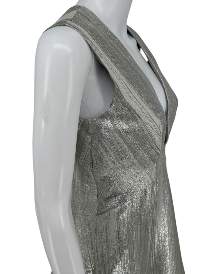Pamella Roland Silver Metallic Sleeveless Gown with Plunging Neckline – Size 6