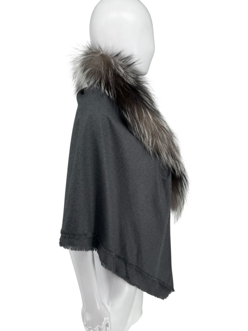 Agnona Grey Wool Shawl with Silver Fox Fur Collar – One Size