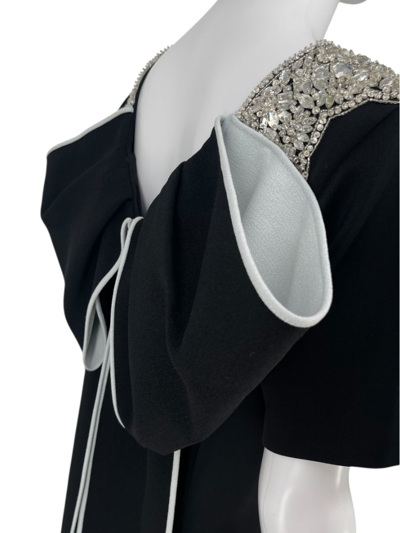 Pamella Roland Black jeweled Gown with Dramatic Back Panel – Large