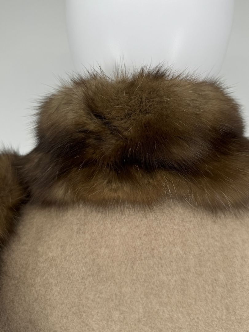 J. Mendel Camel Wool Cape with Fox Fur Trim – One Size
