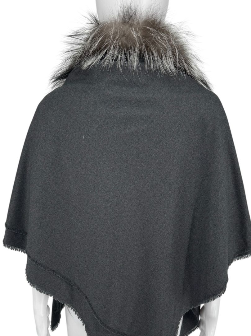 Agnona Grey Wool Shawl with Silver Fox Fur Collar – One Size