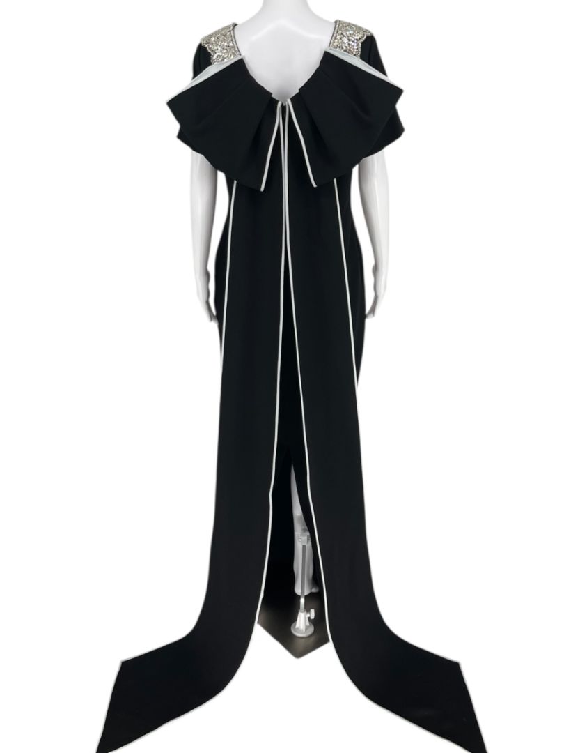 Pamella Roland Black jeweled Gown with Dramatic Back Panel – Large