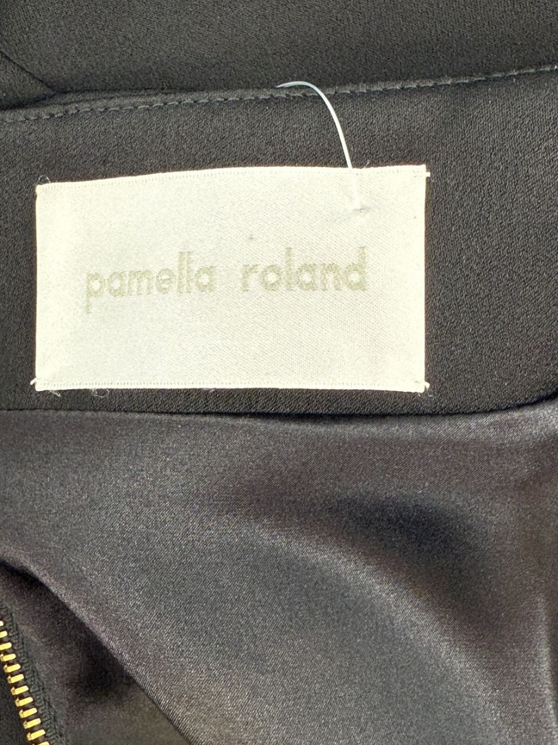 Pamella Roland Black Pencil Skirt with Grommet Detail – Large