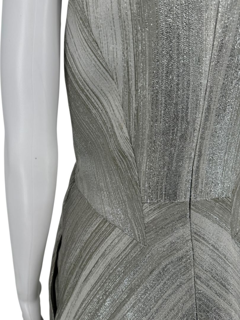Pamella Roland Silver Metallic Sleeveless Gown with Plunging Neckline – Size 6