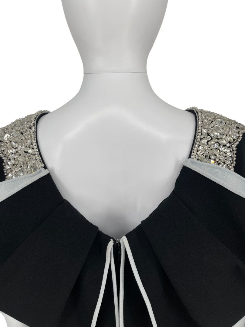 Pamella Roland Black jeweled Gown with Dramatic Back Panel – Large
