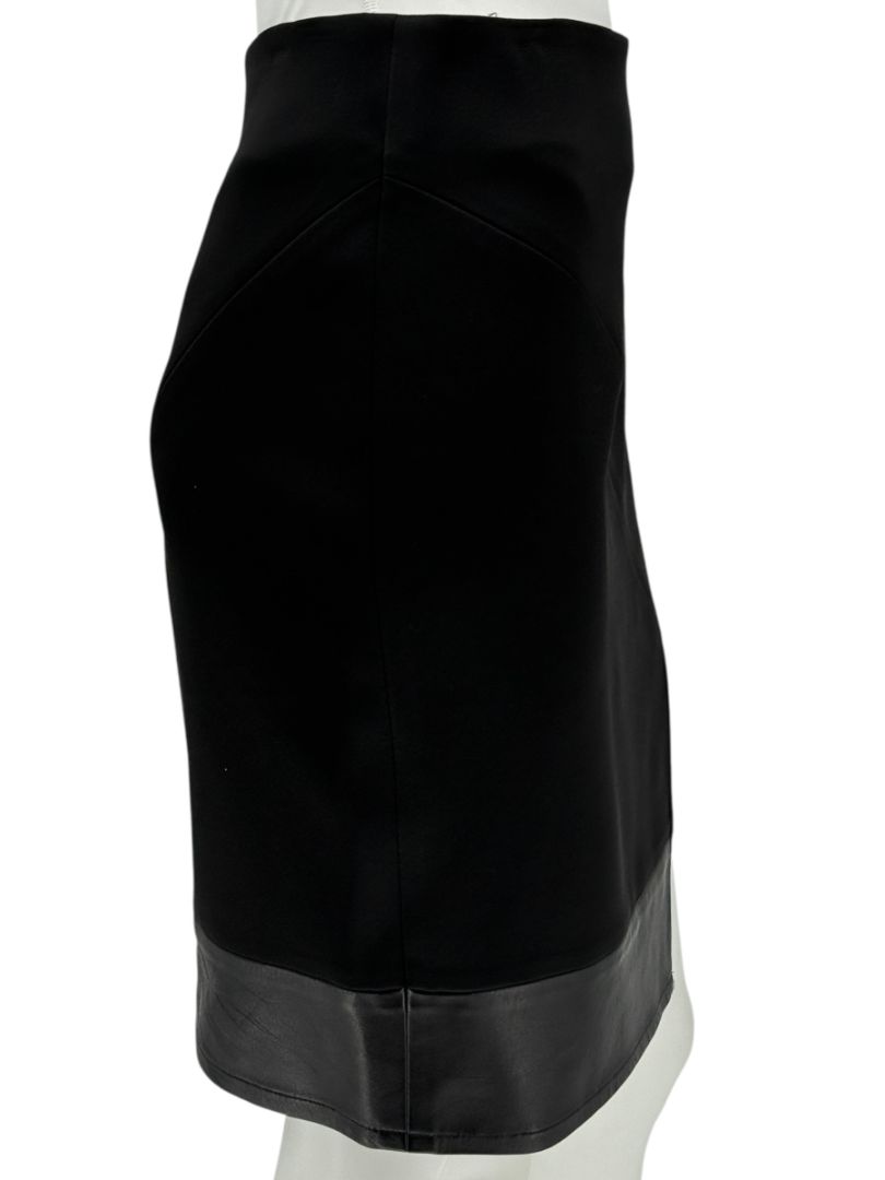 Pamella Roland Black Skirt with Leather Trim - Large