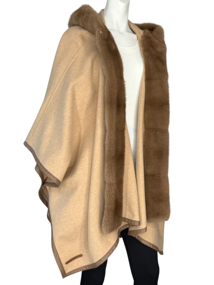 Agnona Camel Cashmere Cape with Fur Trim & Hood – One Size- NEW