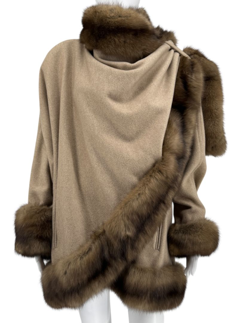 J. Mendel Camel Wool Cape with Fox Fur Trim – One Size