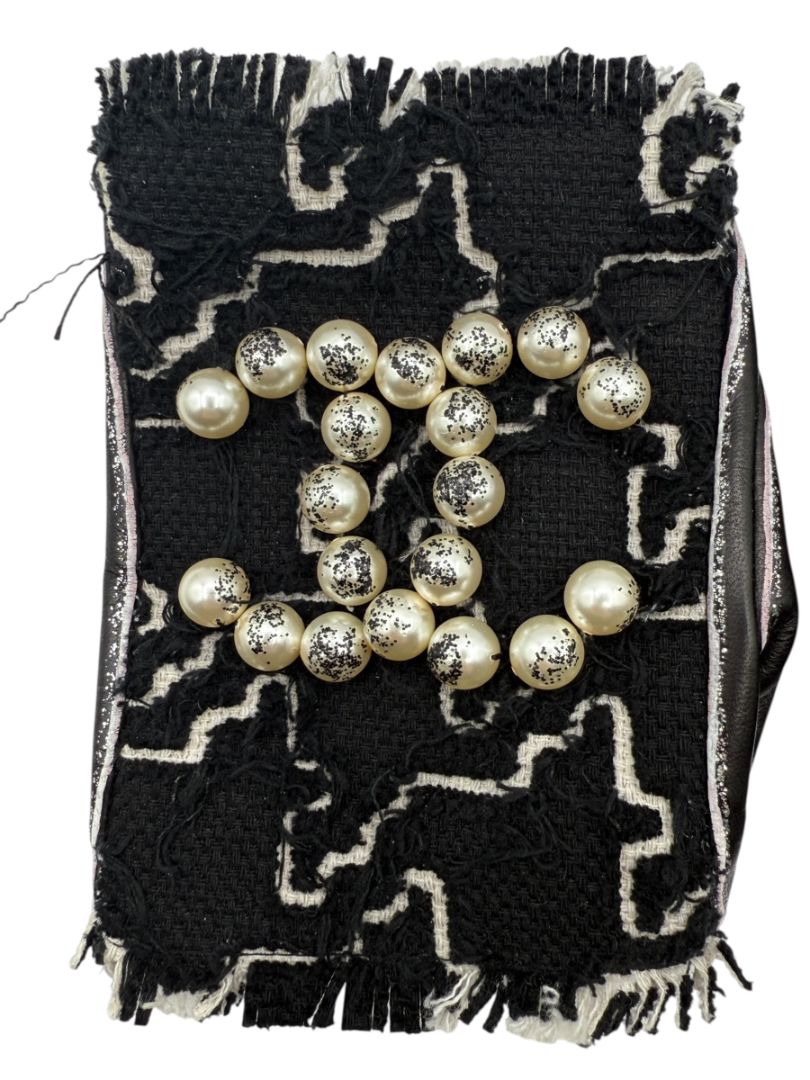Chanel Pearl-Embellished Tweed & Leather Cutoff Gloves – Size 7.5