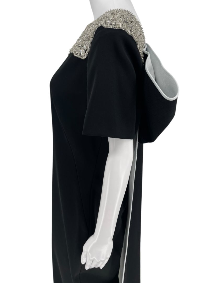 Pamella Roland Black jeweled Gown with Dramatic Back Panel – Large
