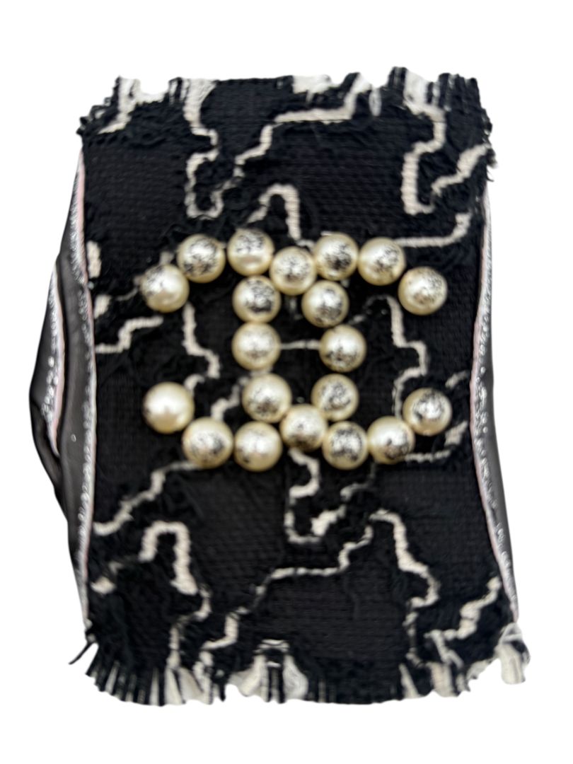 Chanel Pearl-Embellished Tweed & Leather Cutoff Gloves – Size 7.5