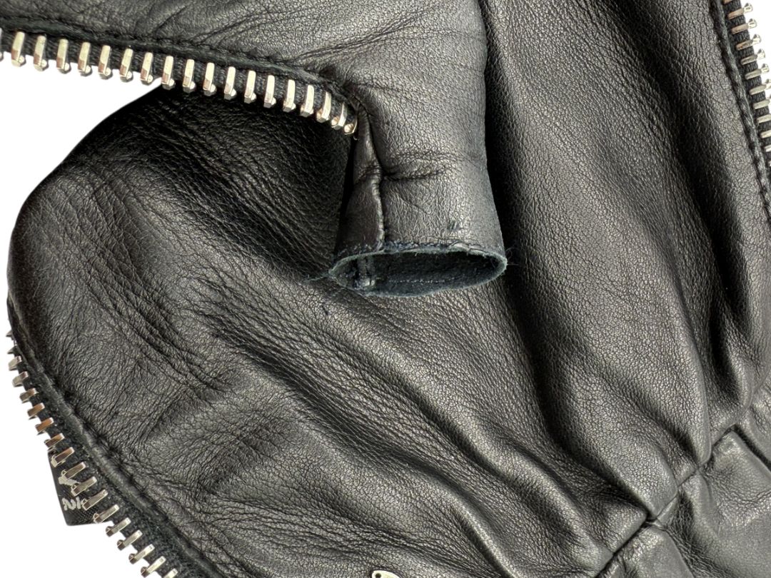 Chanel Black Lambskin Fingerless Gloves with Silver Zipper Trim – Size 7½