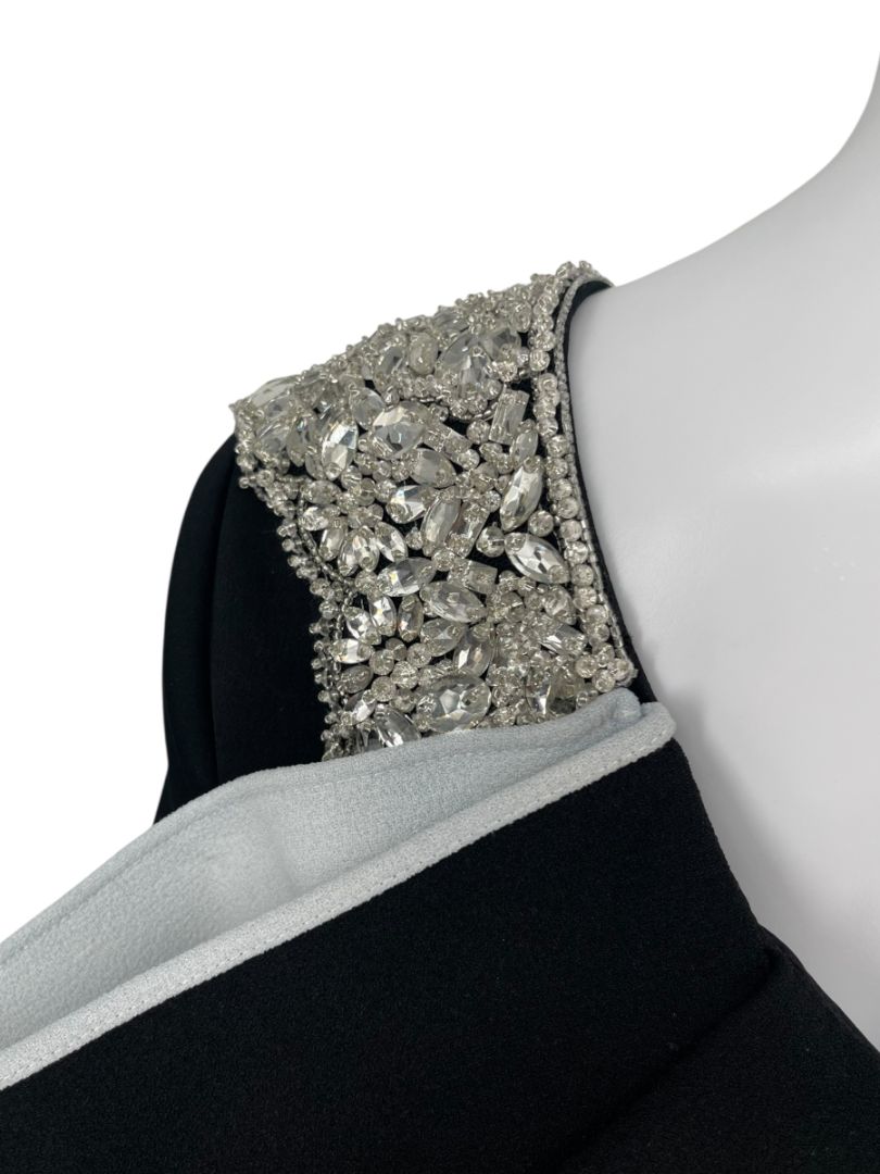 Pamella Roland Black jeweled Gown with Dramatic Back Panel – Large