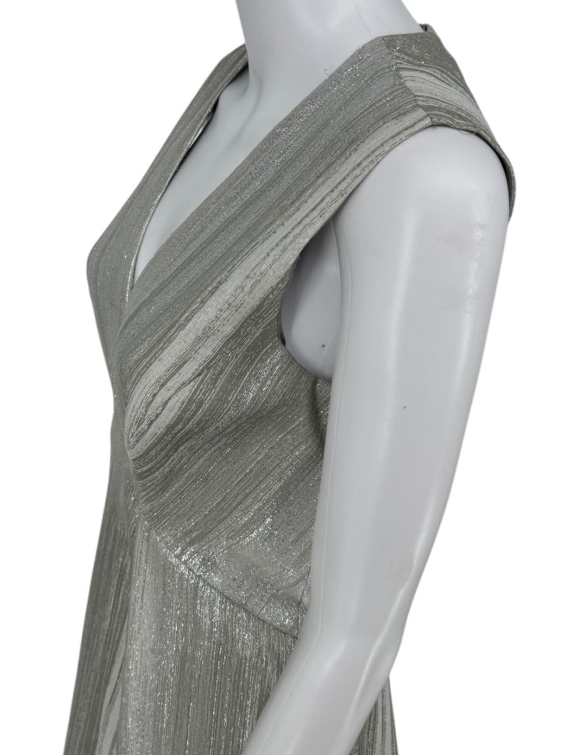 Pamella Roland Silver Metallic Sleeveless Gown with Plunging Neckline – Size 6