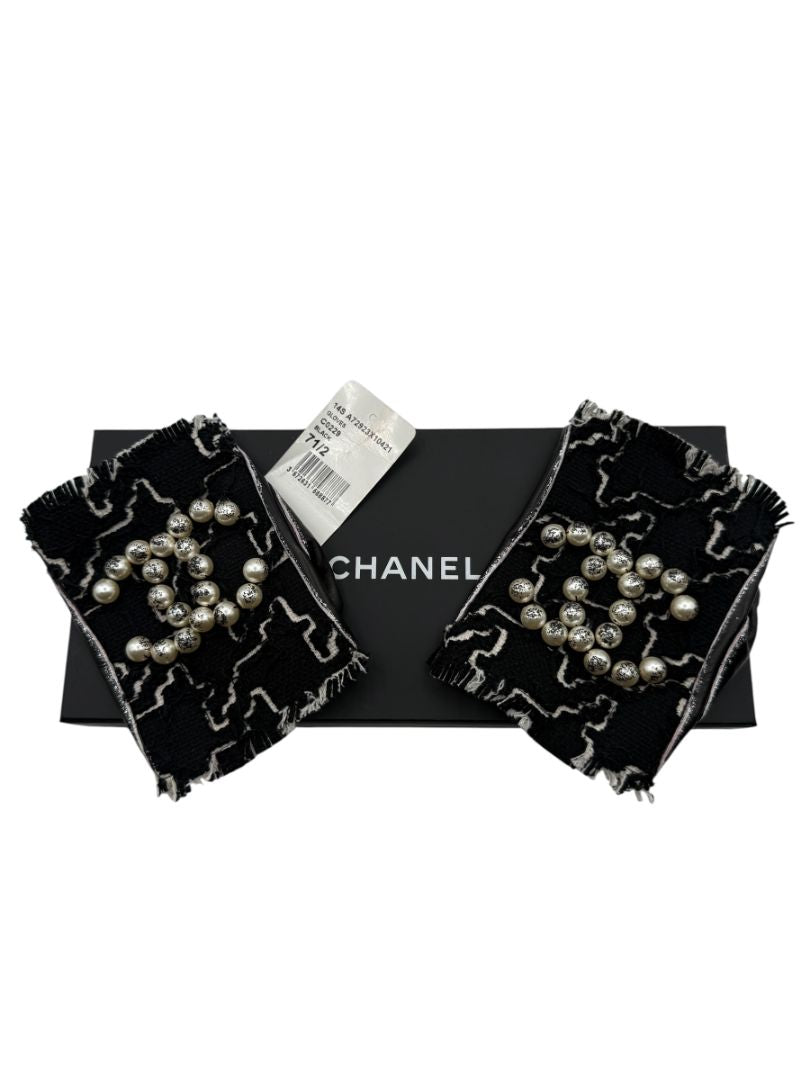 Chanel Pearl-Embellished Tweed & Leather Cutoff Gloves – Size 7.5