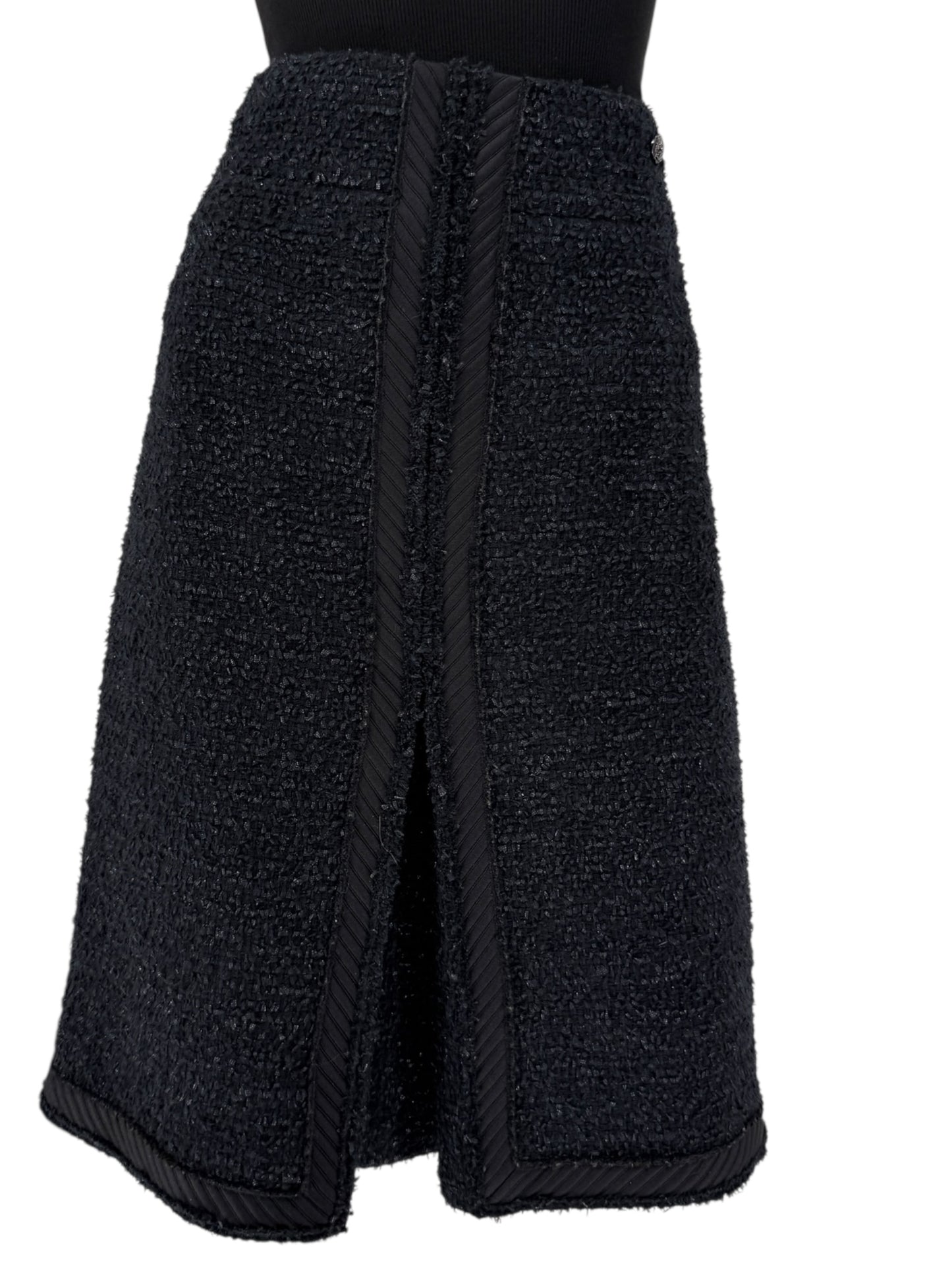 Chanel Black Bouclé A-Line Skirt with Grosgrain Trim – Size FR 46