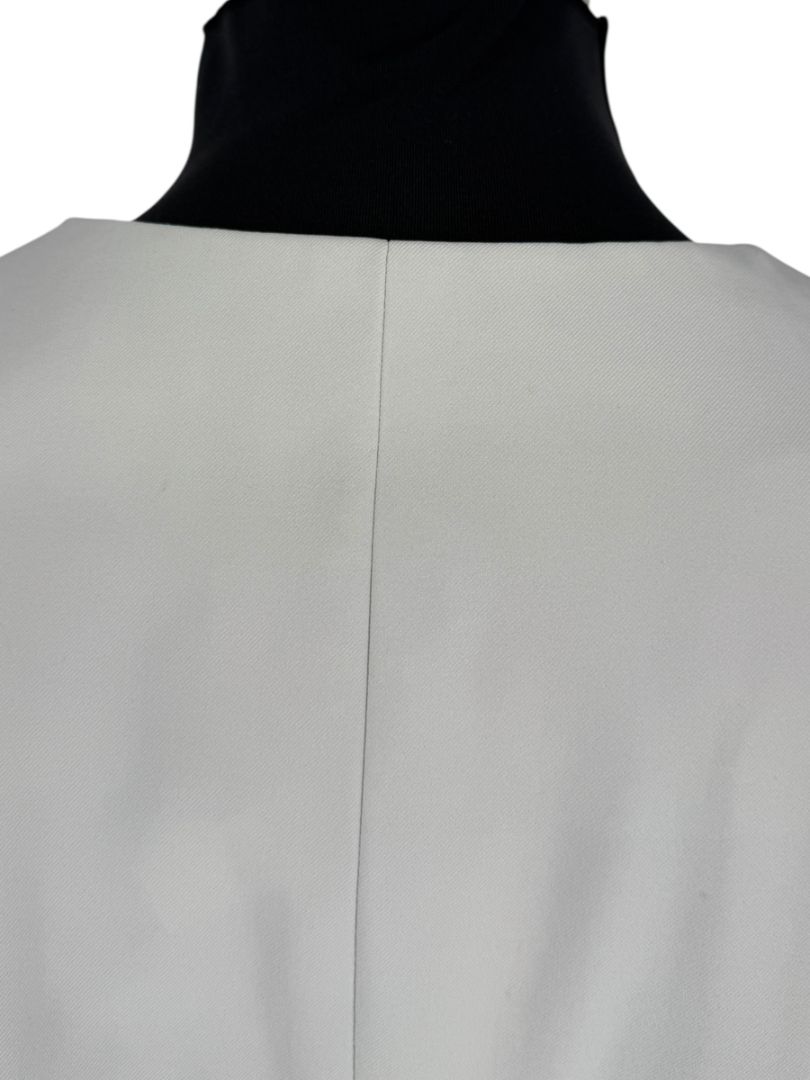 Oscar by Oscar de la Renta Greyish-White Two-Piece Suit – Size 12