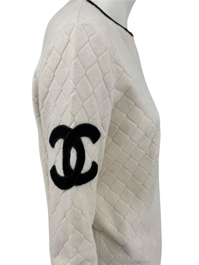 Chanel Ivory Quilted CC Logo Sweater – Size 42 (FR)