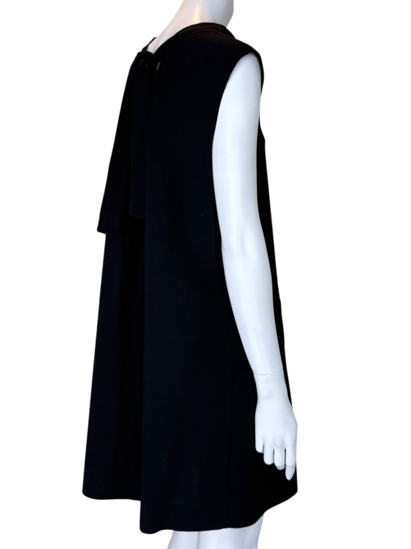 Pamella Roland Black Sleeveless Shift Dress with Back Bow Detail – Large