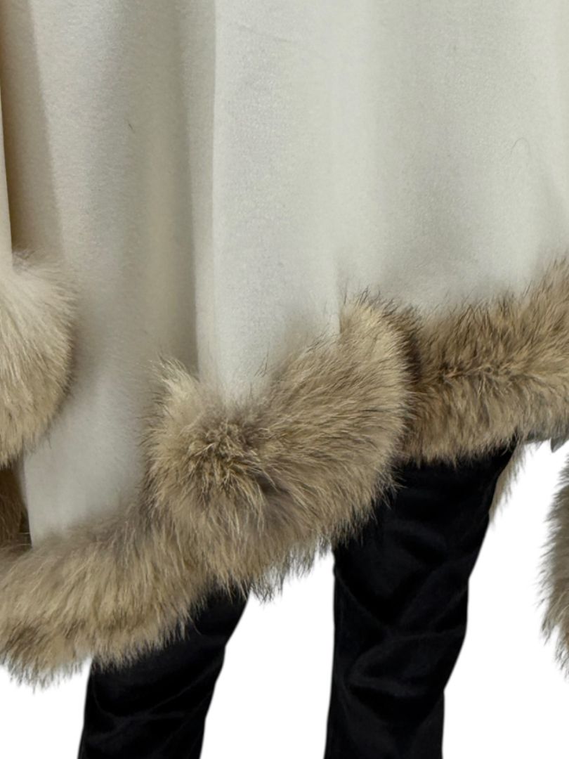 Pamella Roland Ivory Wool Cape Jacket with Natural Fur Trim – O/S
