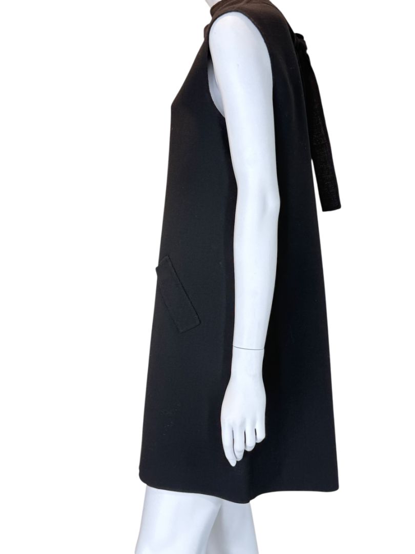 Pamella Roland Black Sleeveless Shift Dress with Back Bow Detail – Large