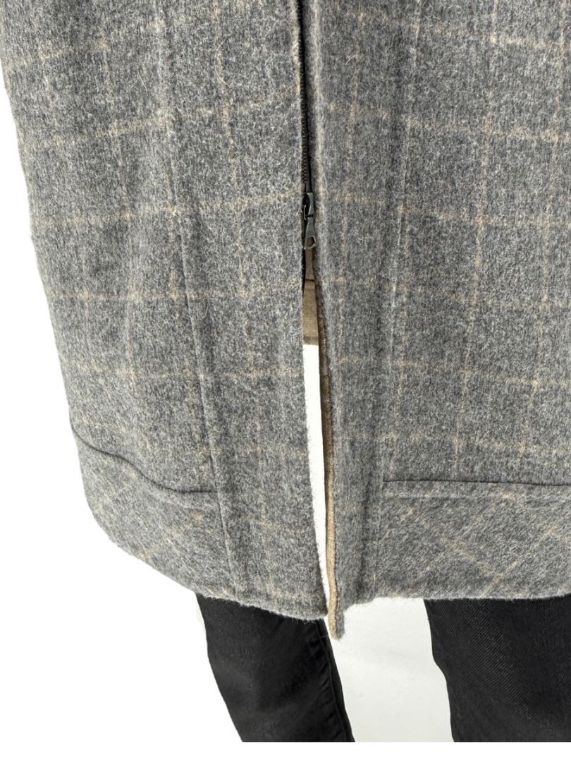 Pamella Roland Grey Wool Cape Style Jacket with Fur Trim Hood & Cuffs – Large