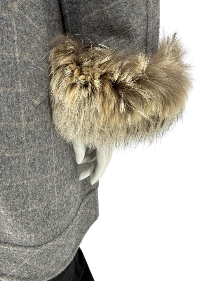 Pamella Roland Grey Wool Cape Style Jacket with Fur Trim Hood & Cuffs – Large