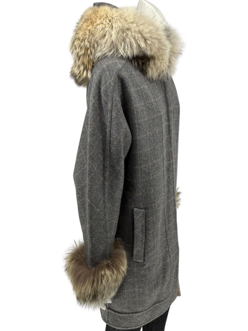 Pamella Roland Grey Wool Cape Style Jacket with Fur Trim Hood & Cuffs – Large