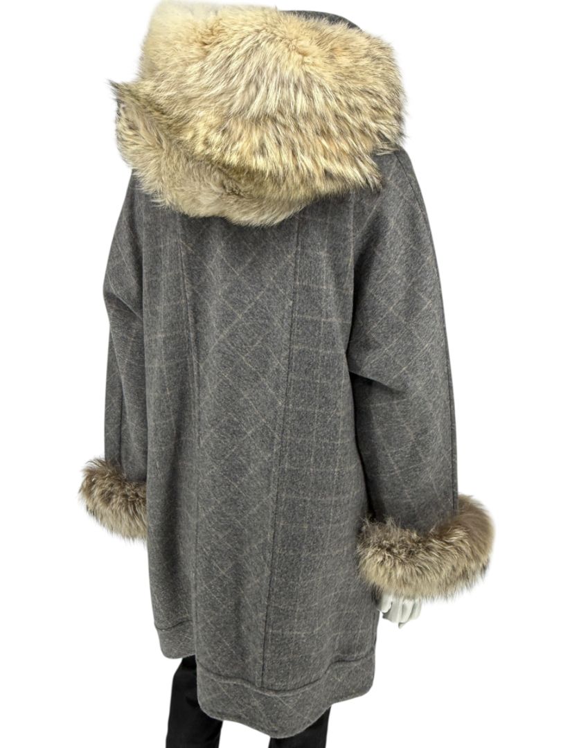Pamella Roland Grey Wool Cape Style Jacket with Fur Trim Hood & Cuffs – Large