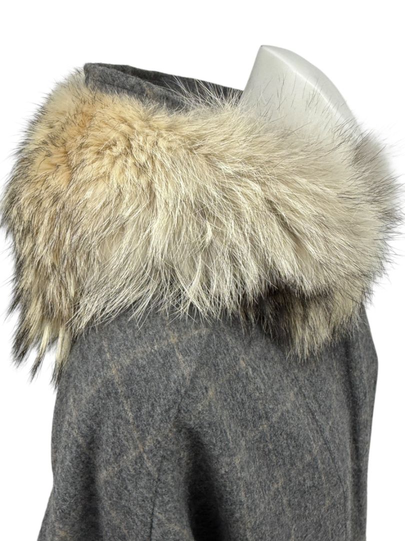 Pamella Roland Grey Wool Cape Style Jacket with Fur Trim Hood & Cuffs – Large