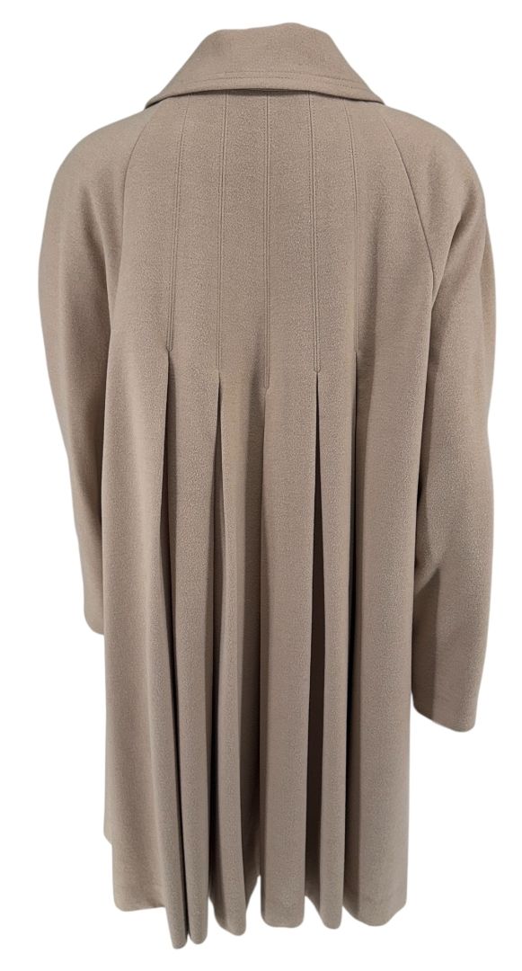 Louis Féraud Pale Blush Wool Swing Coat – Very Good Preowned Condition