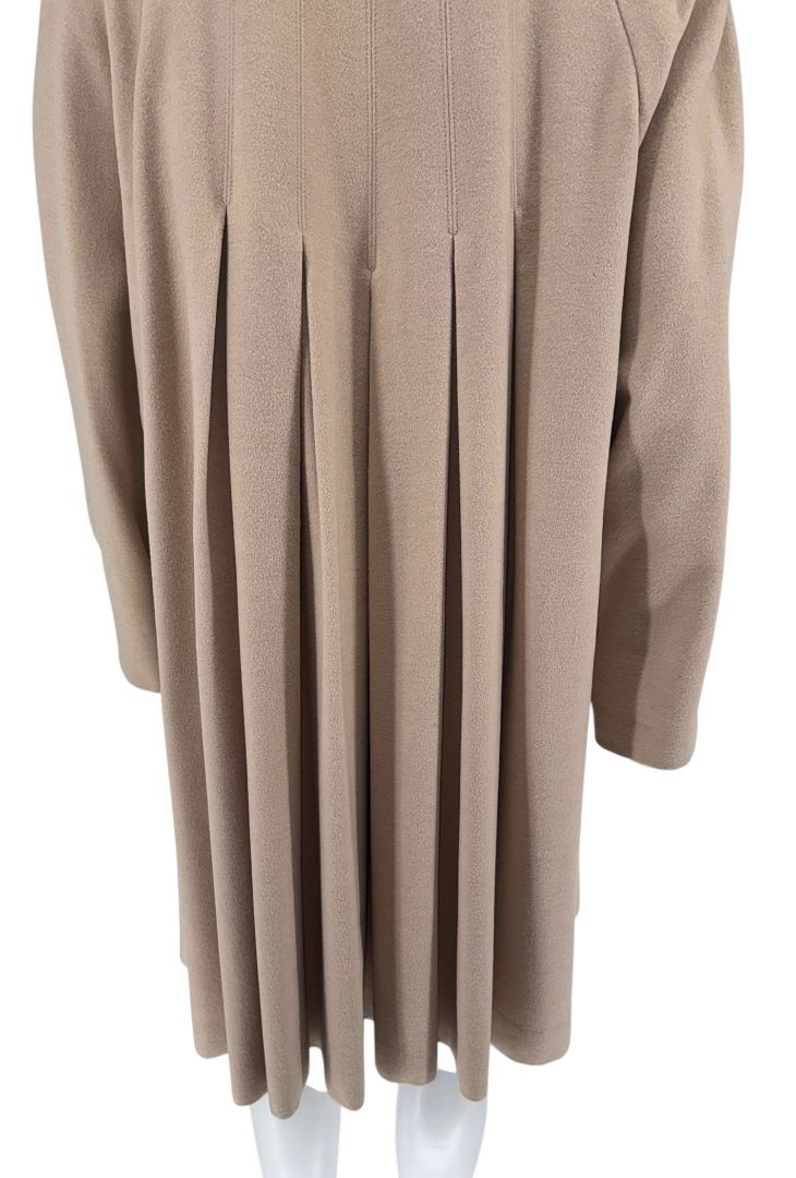 Louis Féraud Pale Blush Wool Swing Coat – Very Good Preowned Condition