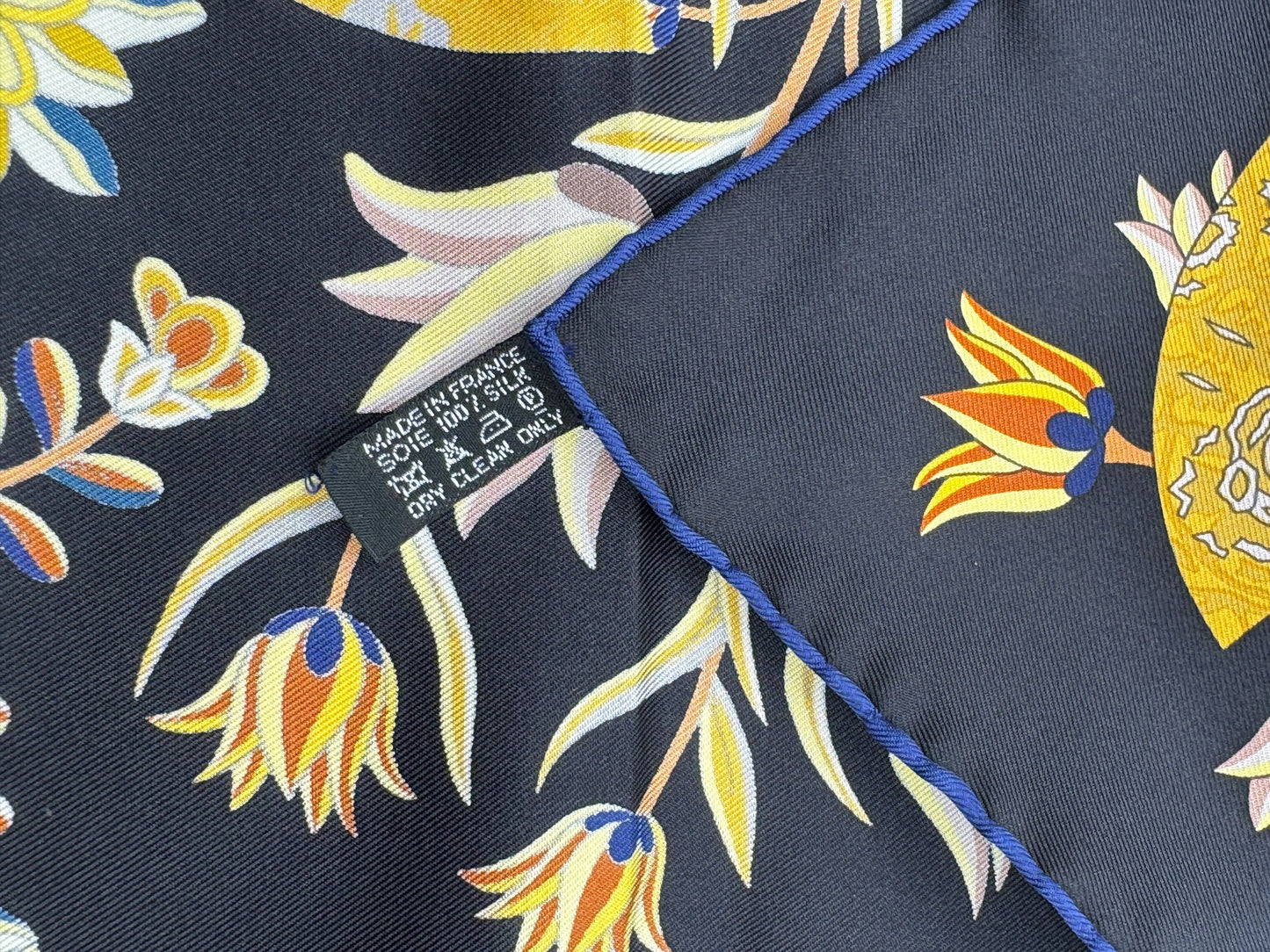 HERMÈS Fleurs et Papillons de Tissus Silk Scarf